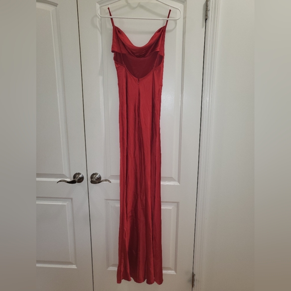 9. NWOT LOVERS + FRIENDS LILITH GOWN IN CHERRY RED SIZE XS - Picture 6 of 7